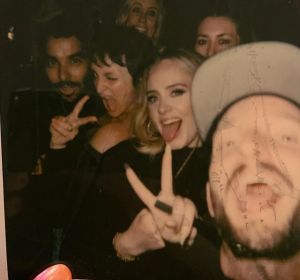 Adele, con sus amigos, en el concierto de las Spice Girls Adele, con sus amigos, en el concierto de las Spice Girls