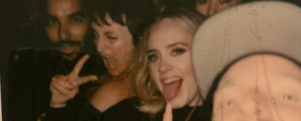 Adele, con sus amigos, en el concierto de las Spice Girls