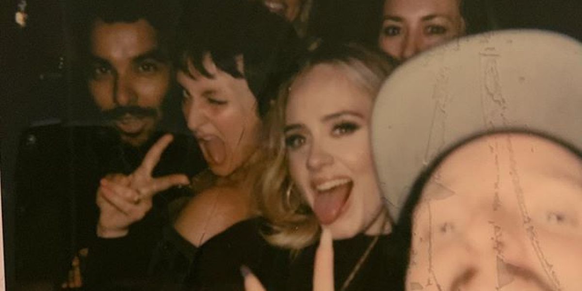 Adele, con sus amigos, en el concierto de las Spice Girls