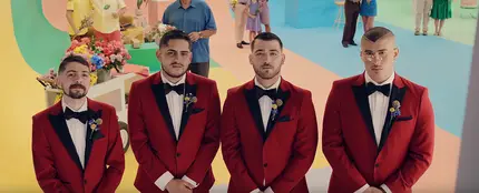 Bad Bunny y Los Rivera Destino en el vídeo de 'Flor' Bad Bunny y Los Rivera Destino en el vídeo de 'Flor'