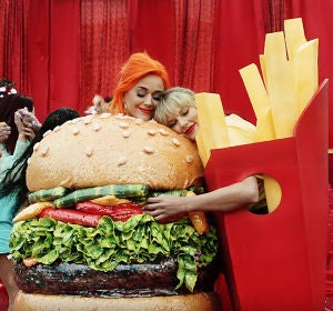 Katy Perry y Taylor Swift en el videoclip de 'You need to calm down' Katy Perry y Taylor Swift en el videoclip de 'You need to calm down'