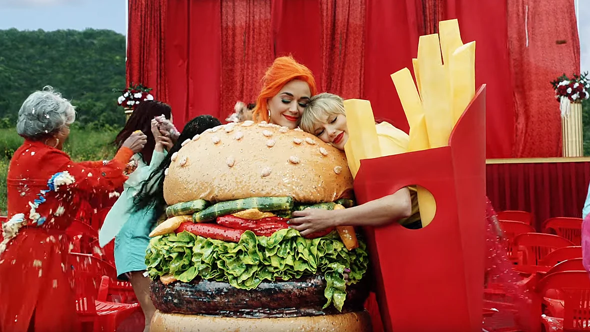 Katy Perry y Taylor Swift en el videoclip de 'You need to calm down'