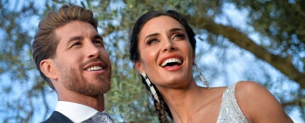 Sergio Ramos y Pilar Rubio atienden a la prensa tras casarse en Sevilla