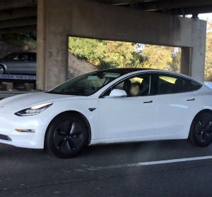 Dormido al volante de un Tesla Dormido al volante de un Tesla