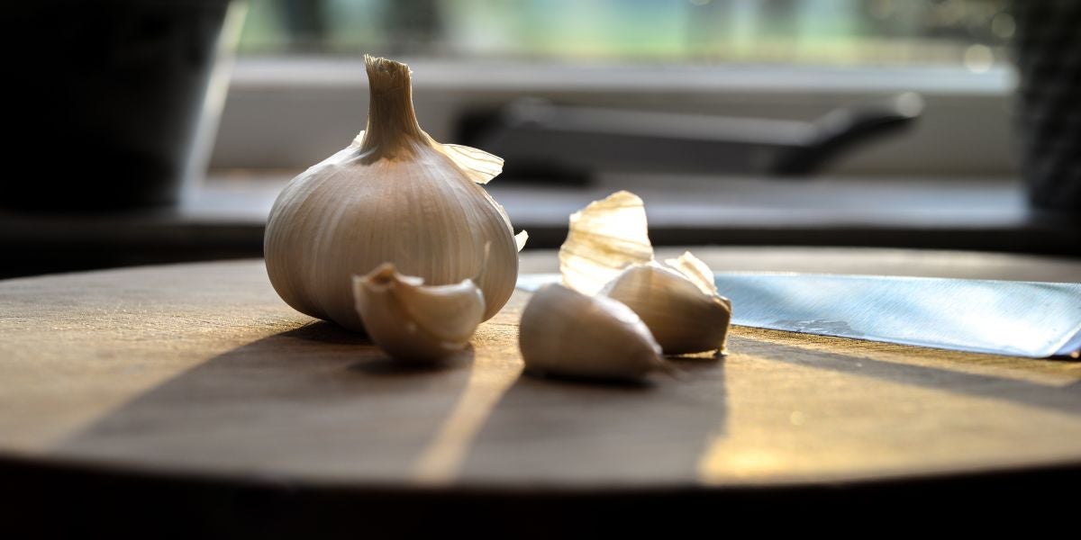 Varios dientes de ajo