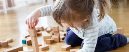 Niña jugando Niña jugando