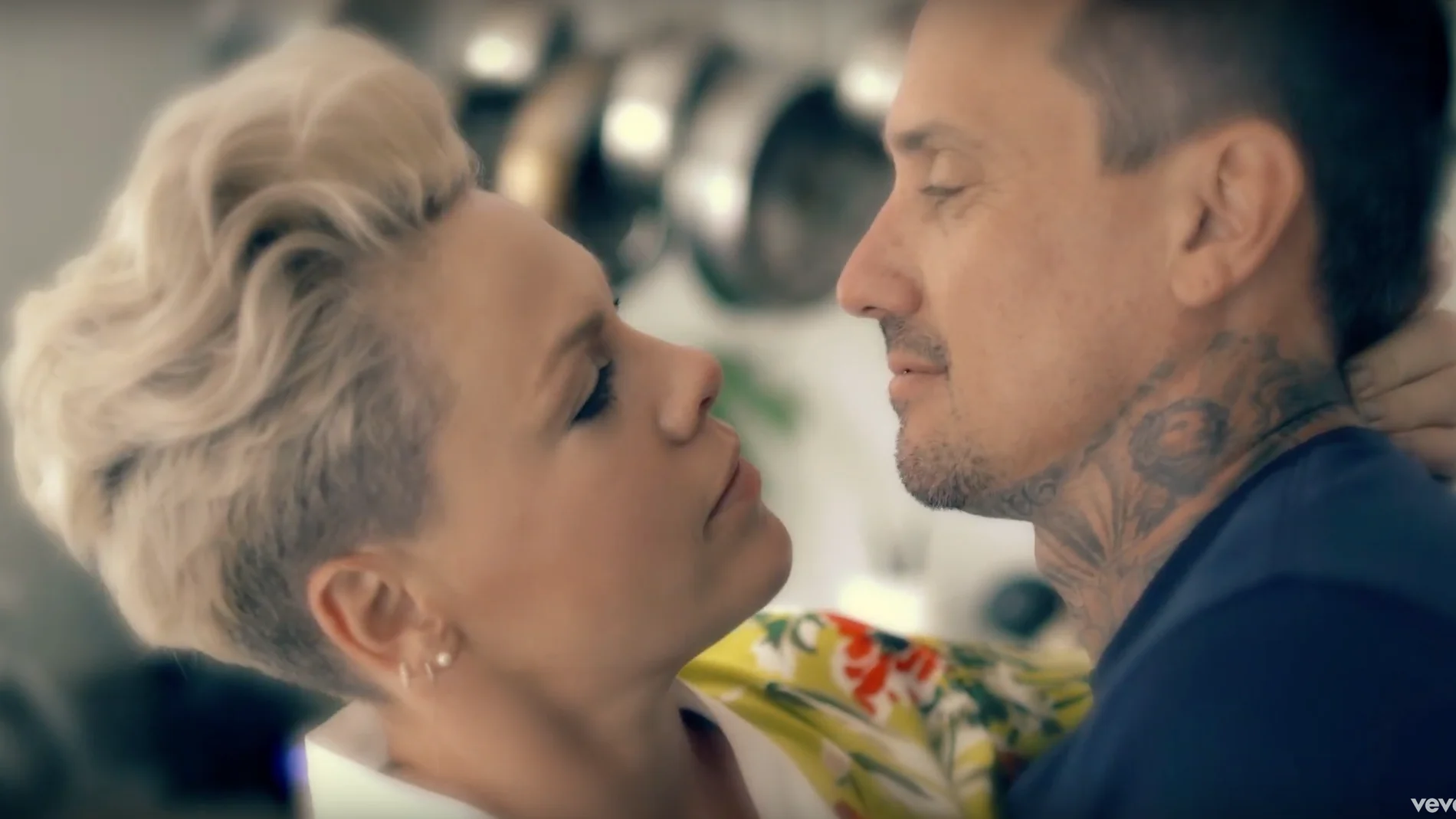 Pink en el vídeo de '90 days' Pink en el vídeo de '90 days'