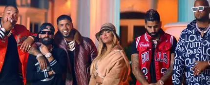 Karol G, Anuel AA, Arcángel, DJ Luian y Mambo Kingz en el vídeo de 'Tu no amas' Karol G, Anuel AA, Arcángel, DJ Luian y Mambo Kingz en el vídeo de 'Tu no amas'