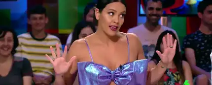 El sorprendente look de Cristina Pedroche que 'alucina' a los zapeadores: "Soy como un regalo" El sorprendente look de Cristina Pedroche que 'alucina' a los zapeadores: "Soy como un regalo"