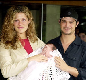 Jaydy Michel y Alejandro Sanz presentan a su hija Manuela Jaydy Michel y Alejandro Sanz presentan a su hija Manuela