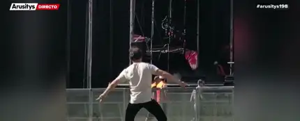 A Aitana le sale un duro competidor: este es el divertido baile de su mayor fan en plena prueba de sonido A Aitana le sale un duro competidor: este es el divertido baile de su mayor fan en plena prueba de sonido