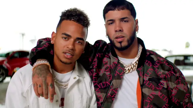 Ozuna y Anuel AA en el videoclip de 'Cambio'