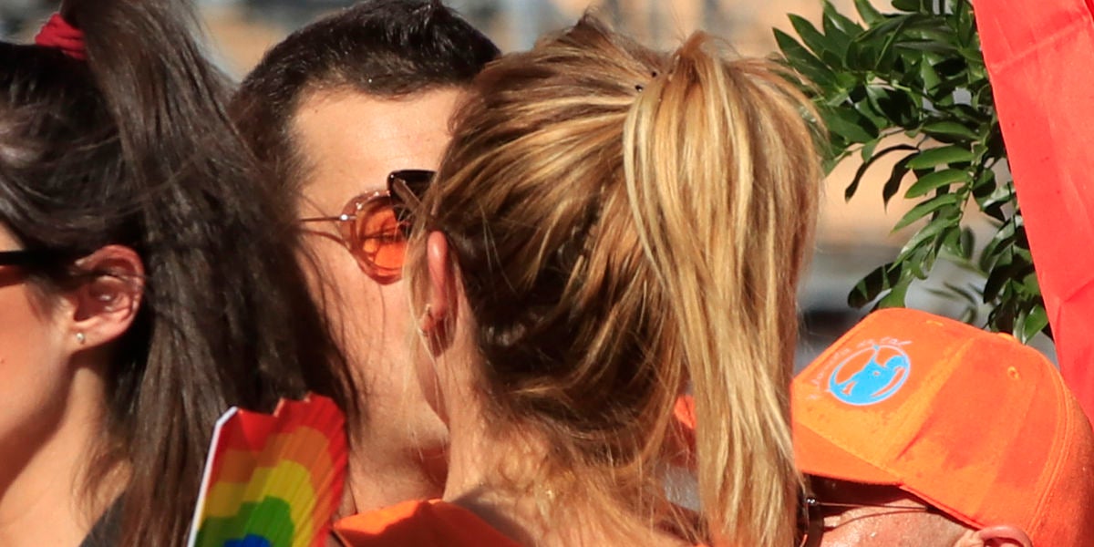 Mario Casas y Blanca Suárez en el Orgullo de Madrid