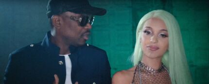 Bad Gyal y Busy Signal en el videoclip de 'Santa María'
