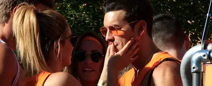 Mario Casas y Blanca Suárez se comen a besos en el Orgullo de Madrid Mario Casas y Blanca Suárez se comen a besos en el Orgullo de Madrid