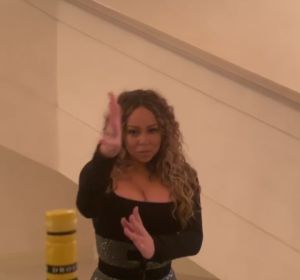 Mariah Carey abre una botella con su voz Mariah Carey abre una botella con su voz