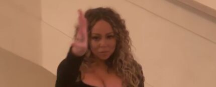 Mariah Carey abre una botella con su voz