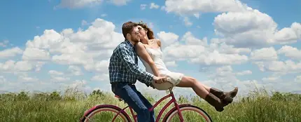 Pareja en bicicleta Pareja en bicicleta