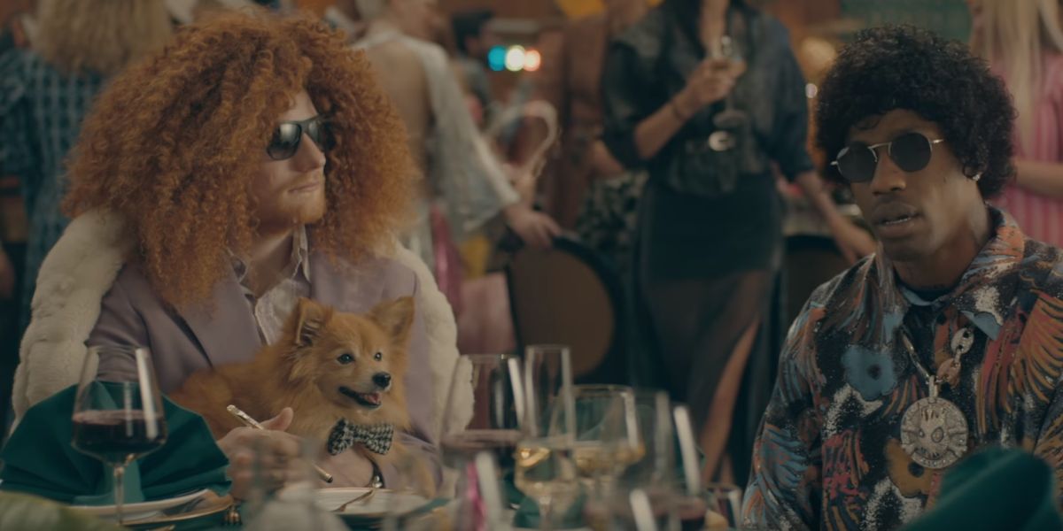 Ed Sheeran y Travis Scott en el videoclip de 'Antisocial'
