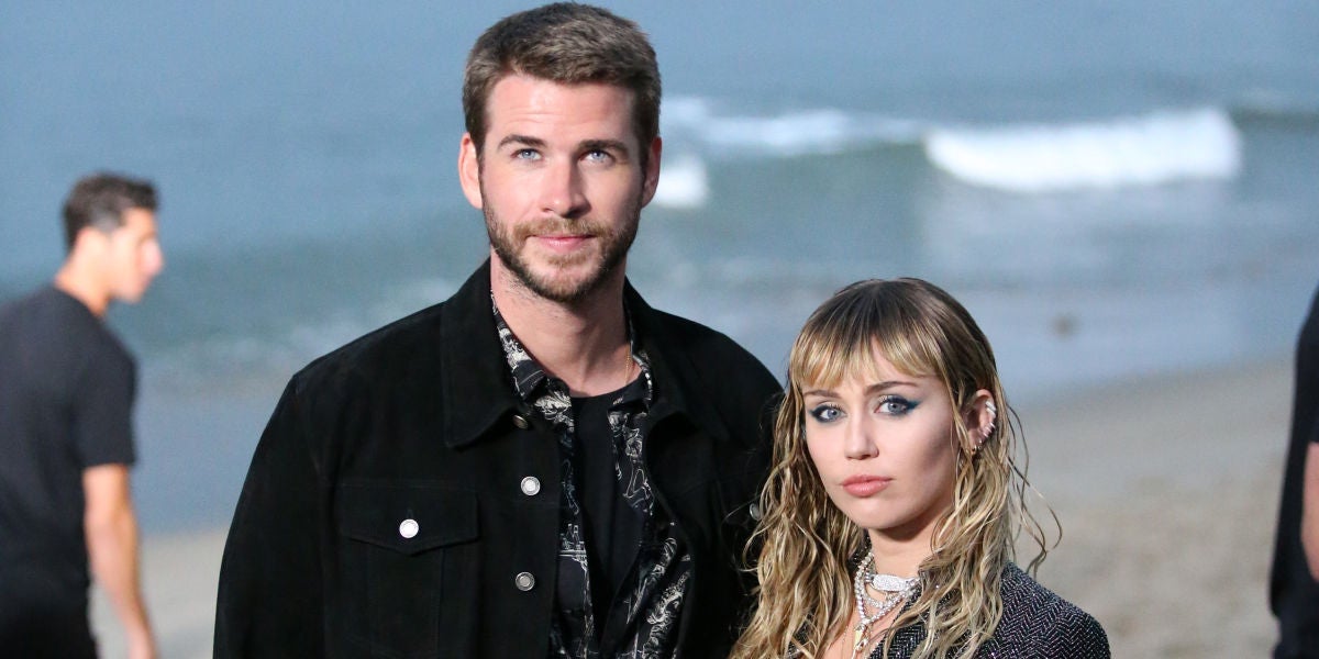 Liam Hermsworth y Miley Cyrus en el SaintLaurent fashion show en Malibu