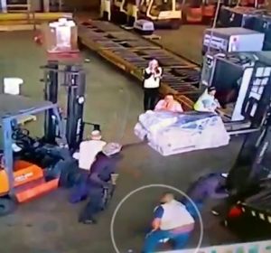 Ladrones disfrazados de policías roban 750 kilos de oro en el mayor aeropuerto de Brasil Ladrones disfrazados de policías roban 750 kilos de oro en el mayor aeropuerto de Brasil