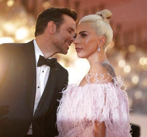 Bradley Cooper y Lady Gaga en la presentación de 'A Star Is Born' en Venecia Bradley Cooper y Lady Gaga en la presentación de 'A Star Is Born' en Venecia