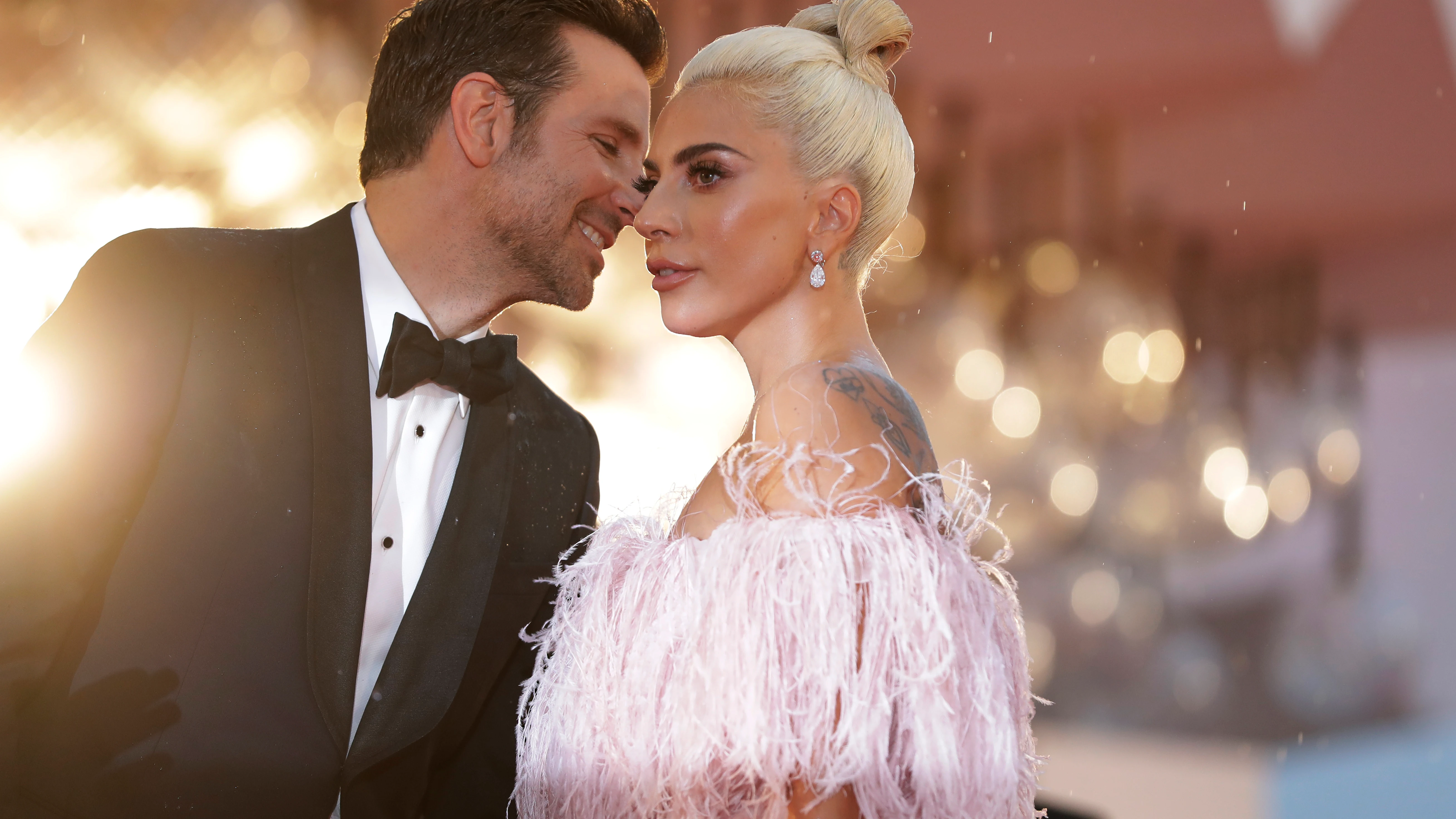 Bradley Cooper y Lady Gaga en la presentación de 'A Star Is Born' en Venecia Bradley Cooper y Lady Gaga en la presentación de 'A Star Is Born' en Venecia