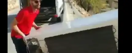 Tira una nevera por un monte Tira una nevera por un monte
