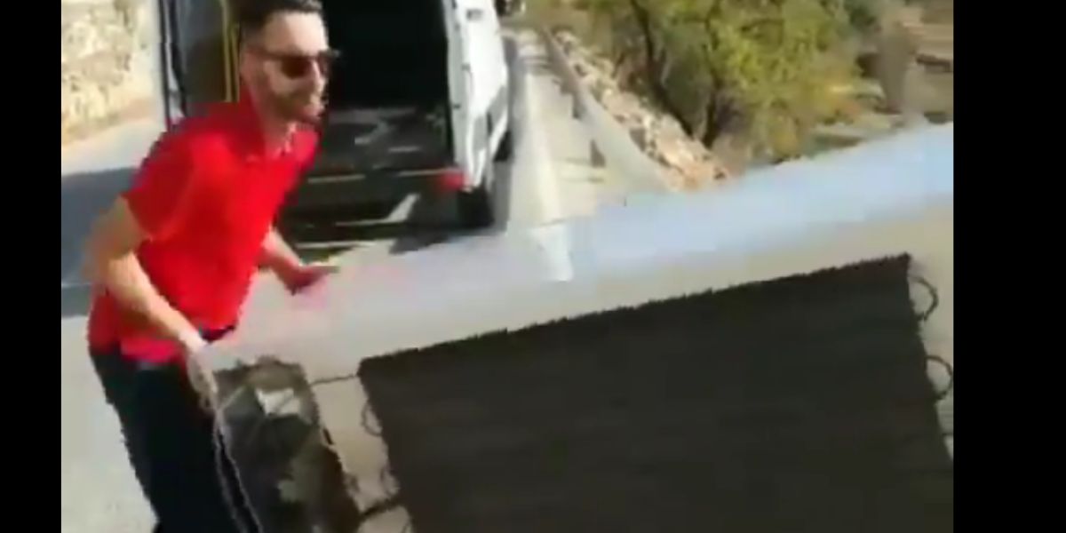 Tira una nevera por un monte