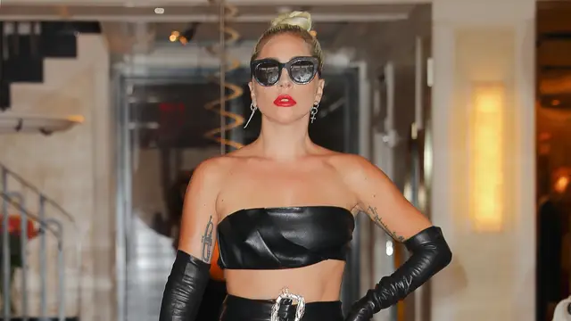 Lady Gaga saliendo de su apartamento de Nueva York