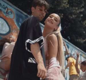 Lola Índigo y Don Patricio en el videoclip de "Lola Bunny" Lola Índigo y Don Patricio en el videoclip de "Lola Bunny"
