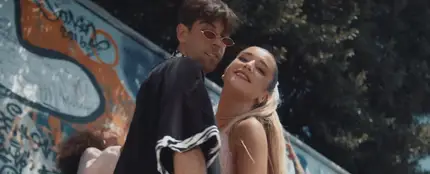Lola Índigo y Don Patricio en el videoclip de "Lola Bunny" Lola Índigo y Don Patricio en el videoclip de "Lola Bunny"