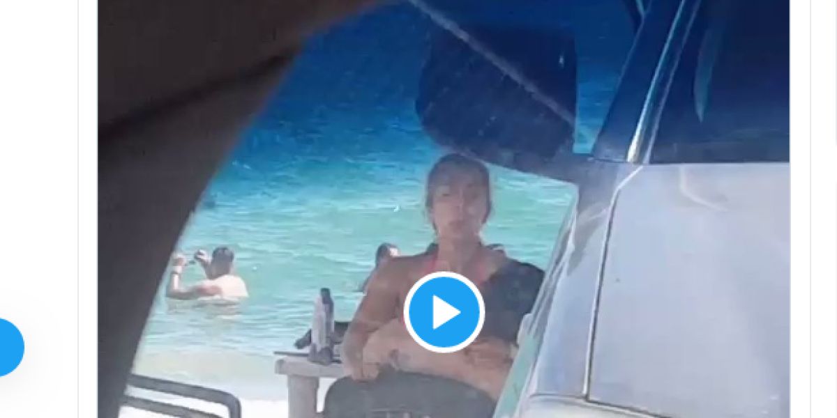 Pillan a una pareja teniendo sexo en la playa