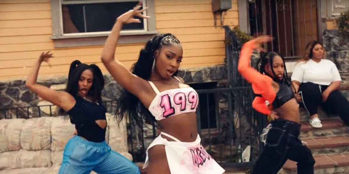 Normani en el videoclip de 'Motivation'