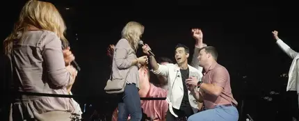 Los Jonas Brothers, testigos de una pedida de matrimonio en uno de sus conciertos Los Jonas Brothers, testigos de una pedida de matrimonio en uno de sus conciertos