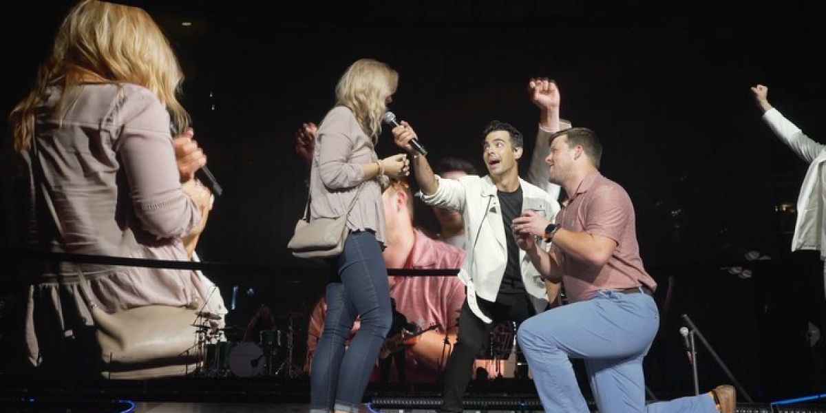 Los Jonas Brothers, testigos de una pedida de matrimonio en uno de sus conciertos
