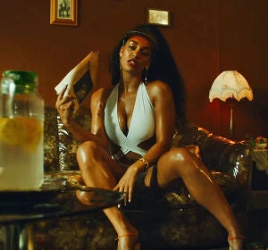 Jorja Smith en el videoclip de 'Be Honest' Jorja Smith en el videoclip de 'Be Honest'