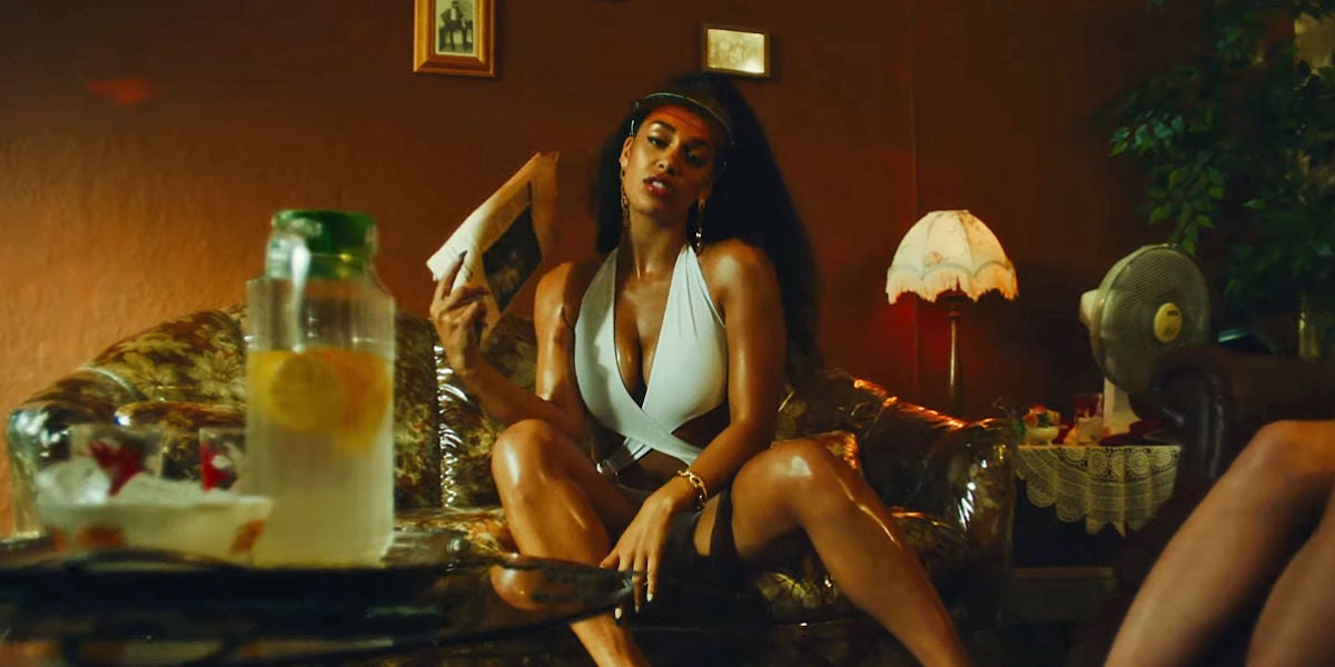 Jorja Smith en el videoclip de 'Be Honest'