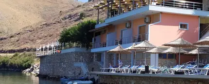 Imagen del restaurante que ha sido demolido en Albania Imagen del restaurante que ha sido demolido en Albania