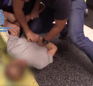 Detienen a un hombre que grabó a más de 500 mujeres por debajo de sus faldas para webs de porno Detienen a un hombre que grabó a más de 500 mujeres por debajo de sus faldas para webs de porno