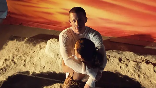 Charlie Puth en el vídeo de 'I warned myself'
