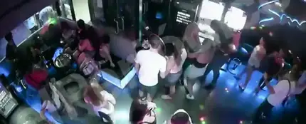 Las imágenes del apuñalamiento mortal en una discoteca del Puerto Olímpico de Barcelona Las imágenes del apuñalamiento mortal en una discoteca del Puerto Olímpico de Barcelona