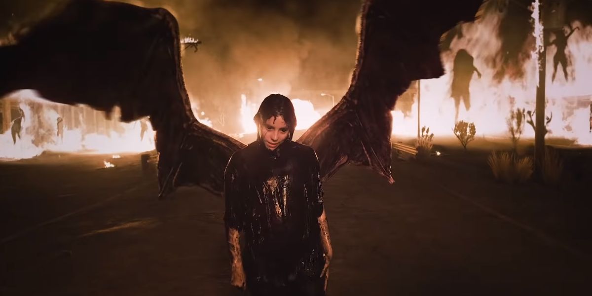 Billie Eilish en el vídeo de 'all the good girls go to hell'