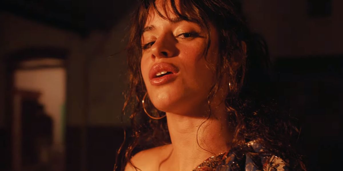 Camila Cabello en el vídeo de Shameless