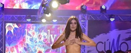 La modelo Lina Daniela Daza perdió el sujetador mientras desfilaba La modelo Lina Daniela Daza perdió el sujetador mientras desfilaba