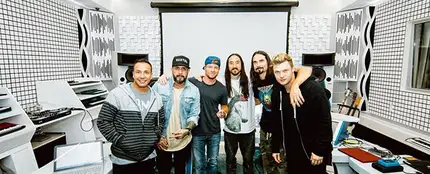 Los Backstreet Boys con Steve Aoki Los Backstreet Boys con Steve Aoki