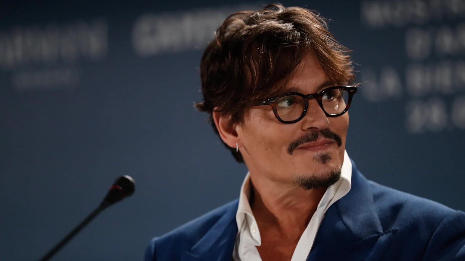 El actor Johnny Depp, en la rueda de prensa de 'Waiting for the barbarians', a concurso en la Mostra 2019
