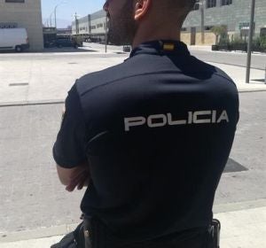 Imagen de archivo de un agente de la Policía Nacional Imagen de archivo de un agente de la Policía Nacional