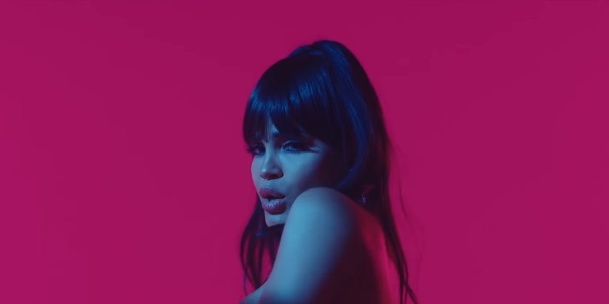 Natti Natasha en el videoclip de 'DJ No pare'