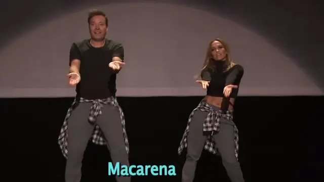 Jennifer Lopez y Jimmy Fallon bailando La Macarena
